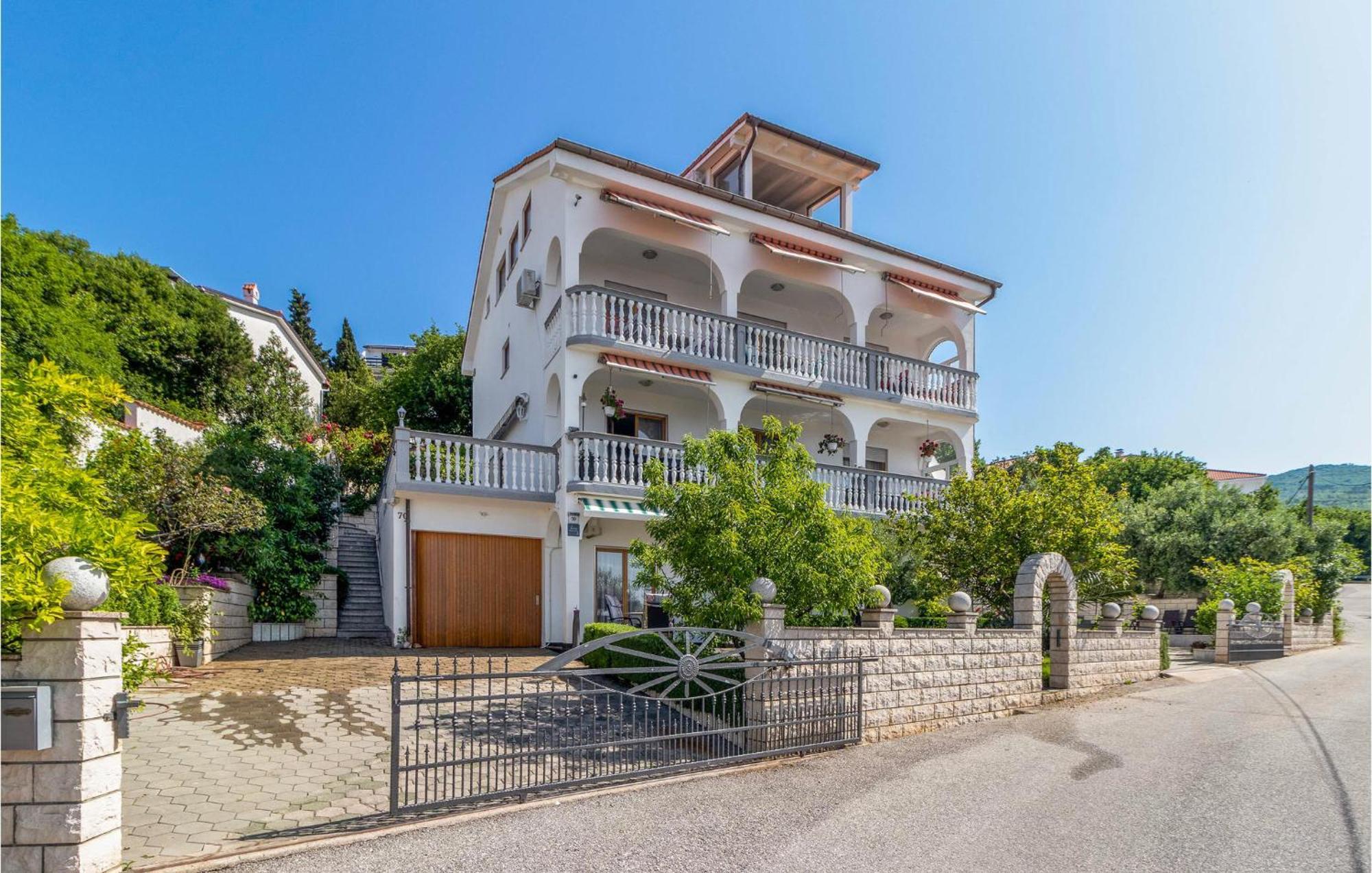Nice apartment in Crikvenica with 1 Bedrooms&WiFi Buitenkant foto