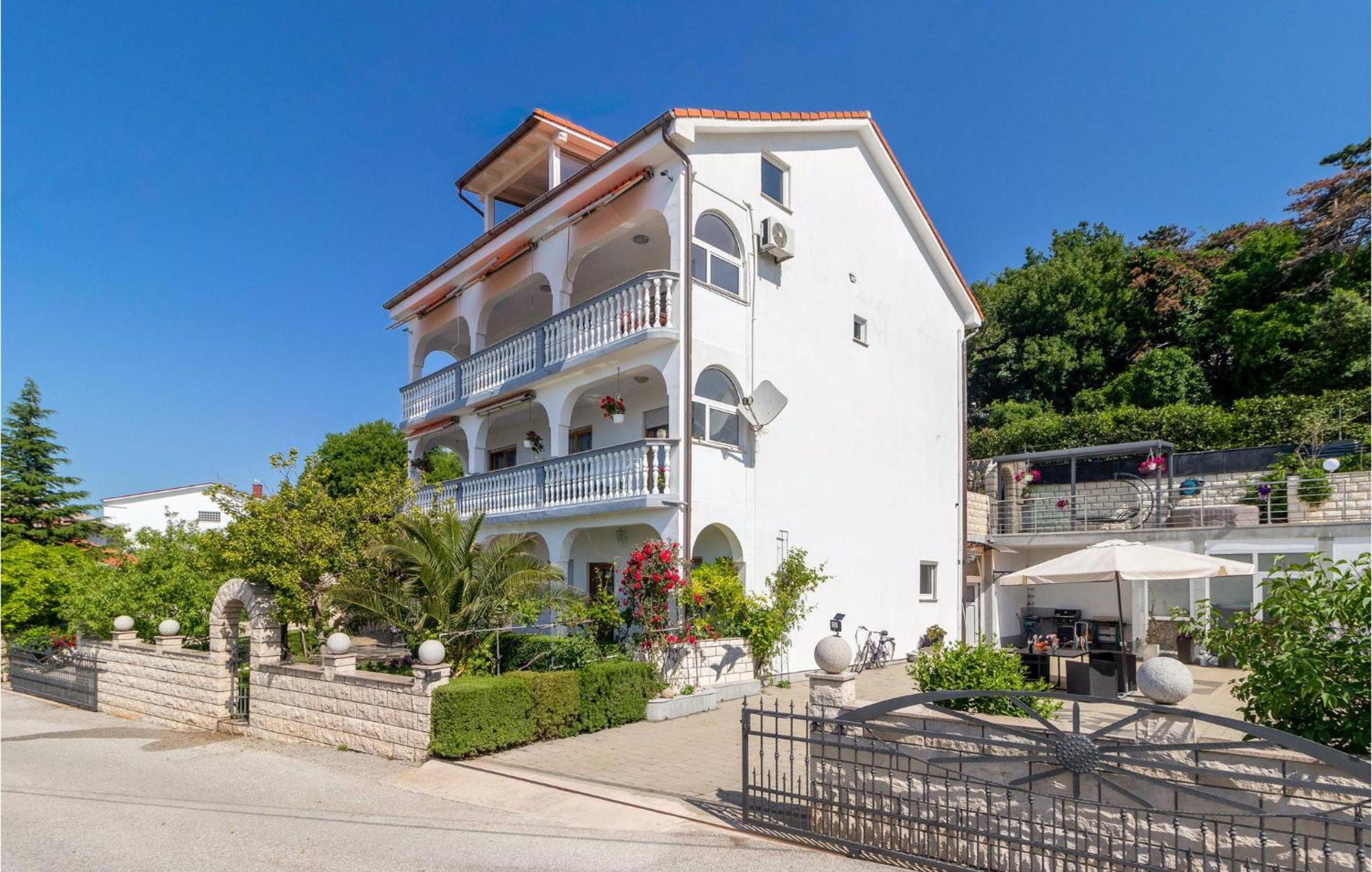 Nice apartment in Crikvenica with 1 Bedrooms&WiFi Buitenkant foto