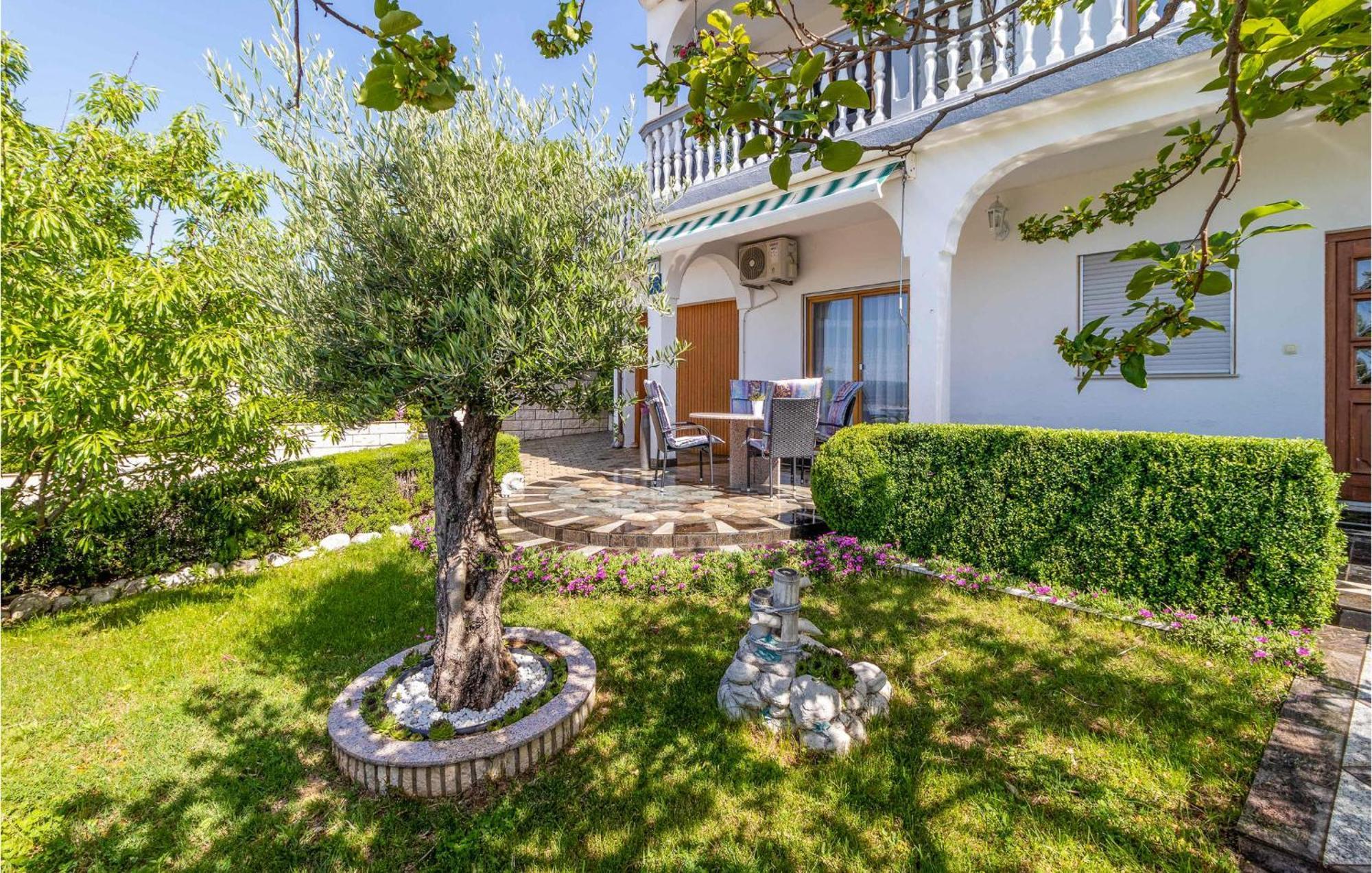 Nice apartment in Crikvenica with 1 Bedrooms&WiFi Buitenkant foto