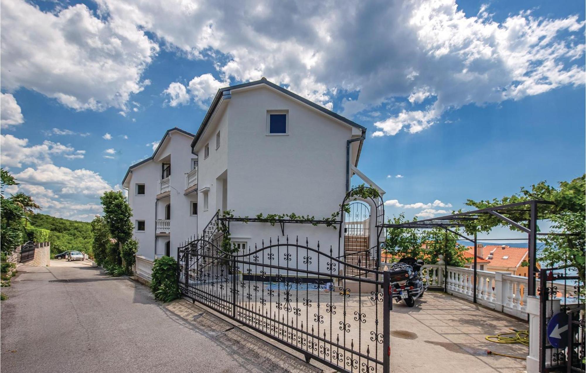 Nice apartment in Crikvenica with 1 Bedrooms&WiFi Buitenkant foto