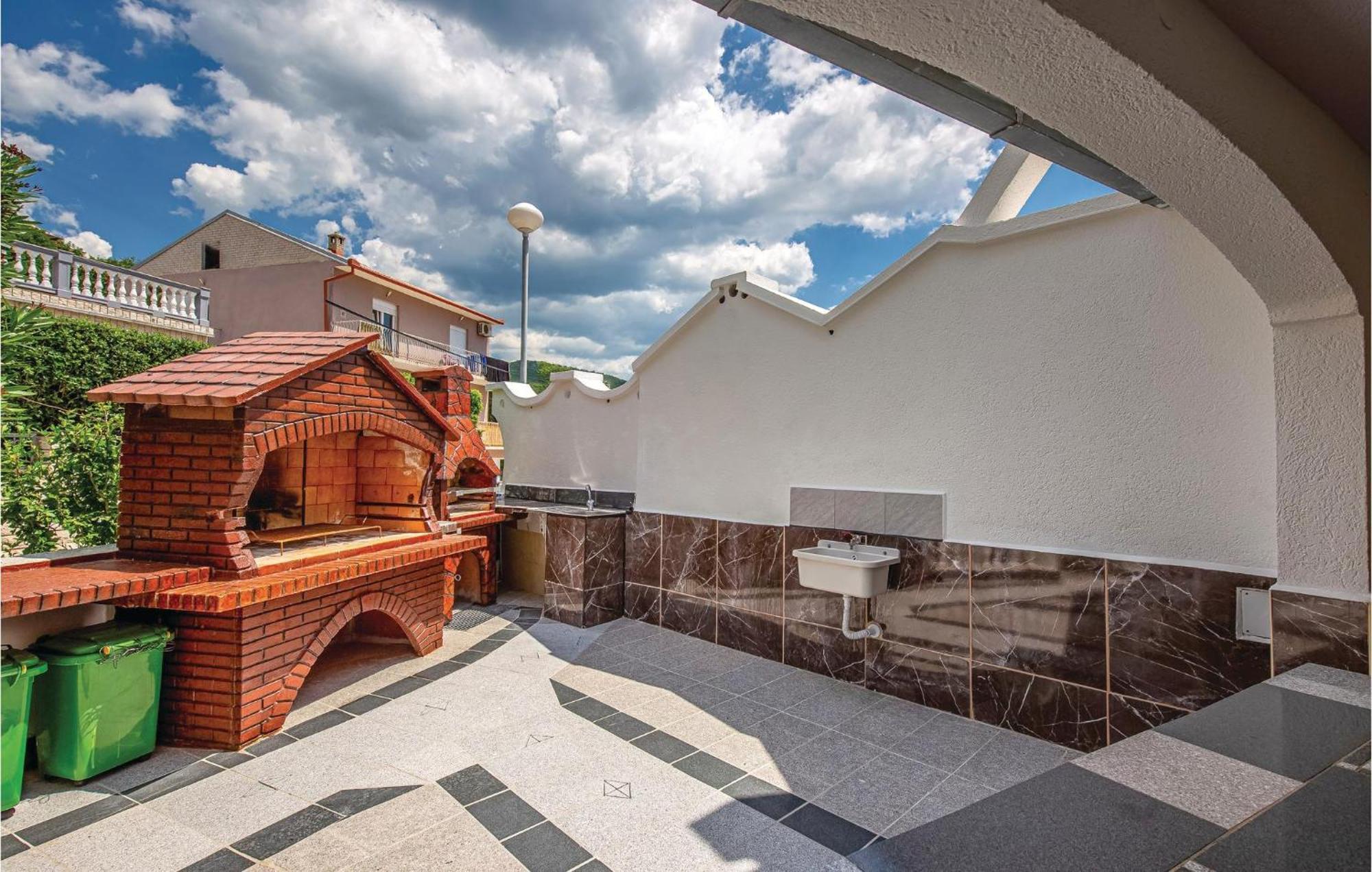 Nice apartment in Crikvenica with 1 Bedrooms&WiFi Buitenkant foto